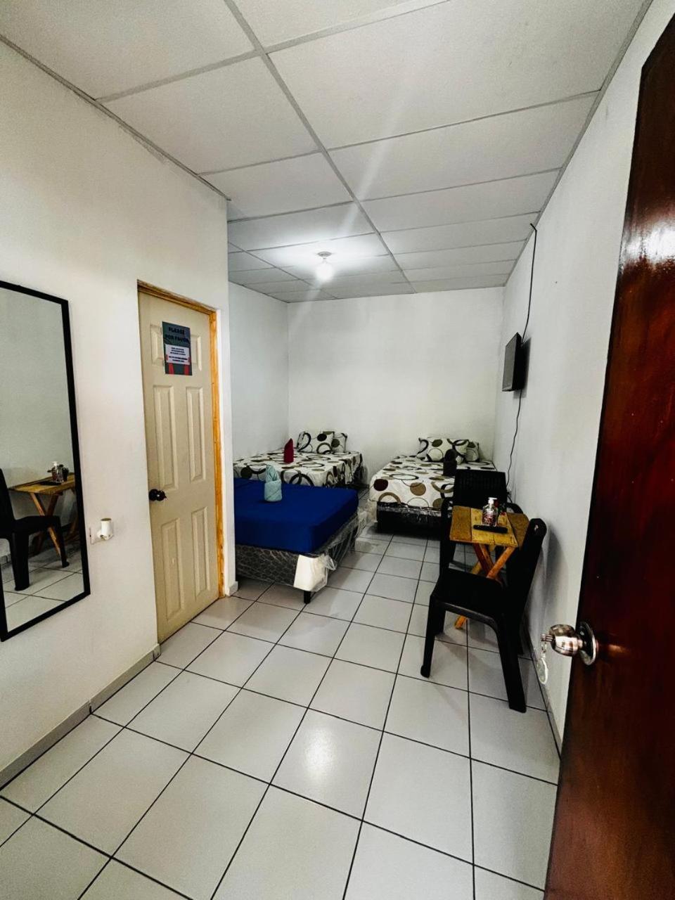 La Casona Sv Hostal Ла Либертад Екстериор снимка